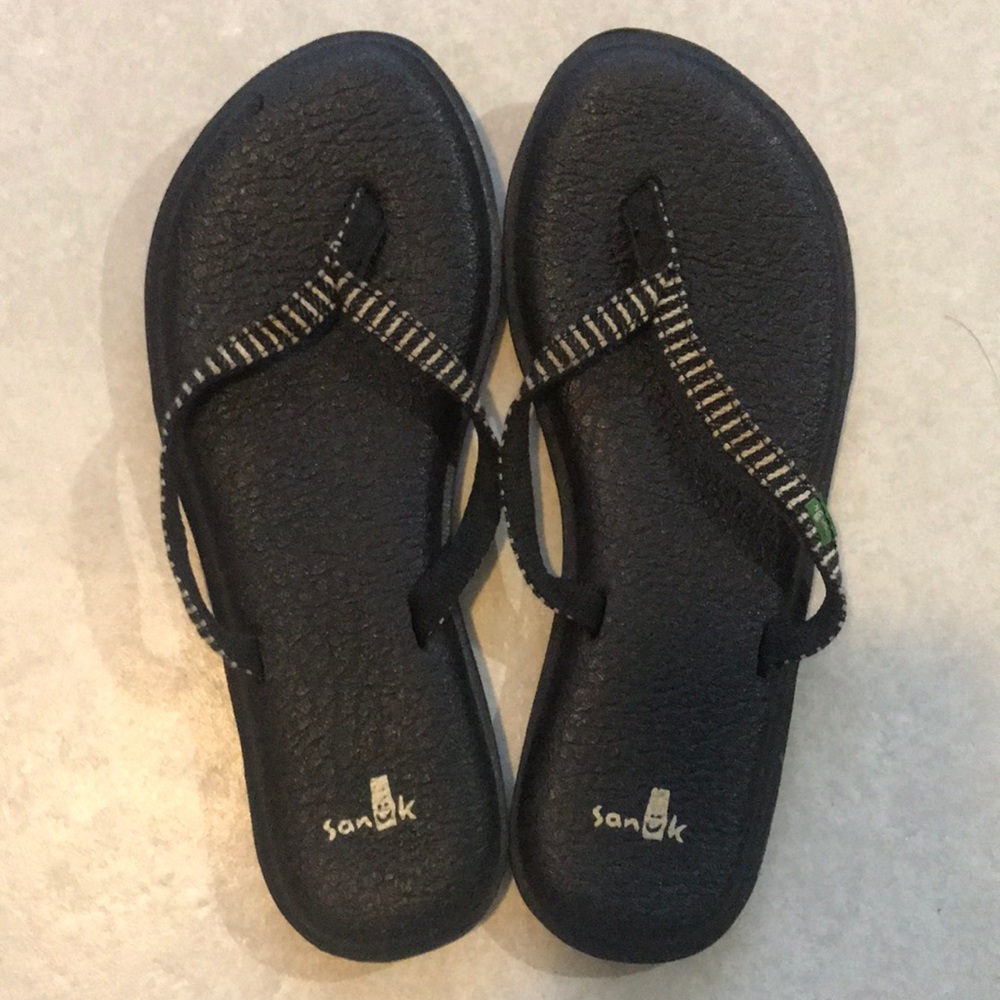 🔥Black with white stripes Flip flops for girls🔥